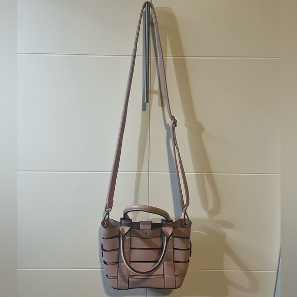 Soft Pink bag with crossbody strap - Picture 3 of 15